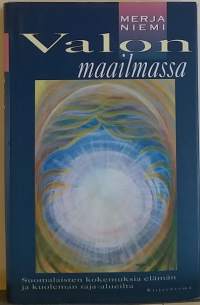 Valon maailmassa - Suomalaisten kokemuksia elämän ja kuoleman raja-alueella. (Raja-kokemus, parapsykologia, kuolema, enneuni, edellinen elämä)