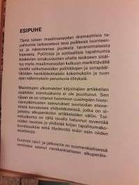 Maailma palaa. Toinen maailman sota-kolme kirjaa. Tarkkaa kerrontaa eripuolilta maailmaa. Samoin kuvia joka maasta sodan edetessä. Sivuja yhteensä 1431. P. 1975.