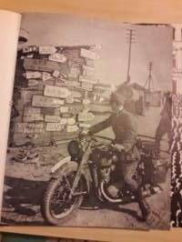 Maailma palaa. Toinen maailman sota-kolme kirjaa. Tarkkaa kerrontaa eripuolilta maailmaa. Samoin kuvia joka maasta sodan edetessä. Sivuja yhteensä 1431. P. 1975.