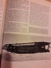 Maailma palaa. Toinen maailman sota-kolme kirjaa. Tarkkaa kerrontaa eripuolilta maailmaa. Samoin kuvia joka maasta sodan edetessä. Sivuja yhteensä 1431. P. 1975.