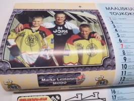 VG Hockey Team, Naantali - Millenium 2000 kalenteri, kuvissa junioreita + Saku Koivu, Tomi Kallio, Kai Nurminen, Tony Virta, Marko Leinonen, Marco Tuokko...