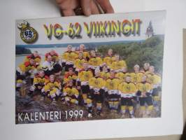 VG Hockey Team, Naantali - VG-62 Viikingit kalenteri, kuvissa junioreita + Fredrik Norrena, Sergei Zholtok, Mika Alatalo, Ed Jovanovski, Marko Kiprusoff, Joni Lius