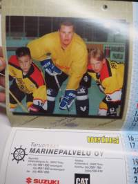 VG Hockey Team, Naantali - VG-62 Viikingit kalenteri, kuvissa junioreita + Fredrik Norrena, Sergei Zholtok, Mika Alatalo, Ed Jovanovski, Marko Kiprusoff, Joni Lius