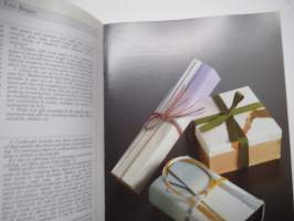 Gift Wrapping - Creative Ideas from Japan