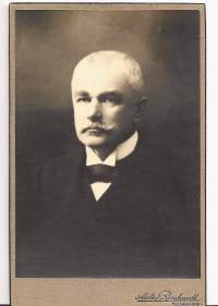 Arthur Ahlqvist 1866-1925 liikemies  -  ateljeekuva valokuva kova pohja 16x11 cm