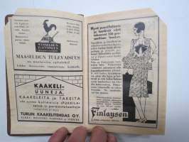 Maatalouskalenteri 1932, tietopohjaisia artikkeleita, taulukoita, runsaasti mainoksia maatalouteen liittyen, runsaasti merkintöjä liittyen maataloustöiden