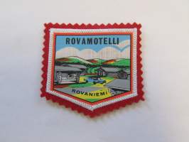 Rovamotelli Rovaniemi -kangasmerkki / matkailumerkki / hihamerkki / badge -pohjaväri punainen