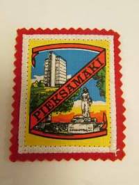 Pieksämäki-kangasmerkki / matkailumerkki / hihamerkki / badge -pohjaväri punainen