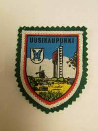 Uusikaupunki-kangasmerkki / matkailumerkki / hihamerkki / badge -pohjaväri vihreä