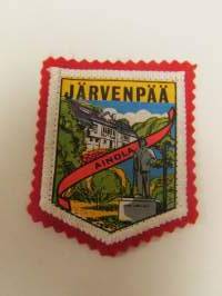 Järvenpää Ainola-kangasmerkki / matkailumerkki / hihamerkki / badge -pohjaväri punainen