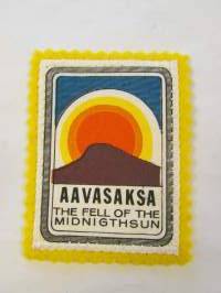 Aavasaksa thefell of the midnigthsun-kangasmerkki / matkailumerkki / hihamerkki / badge -pohjaväri keltainen