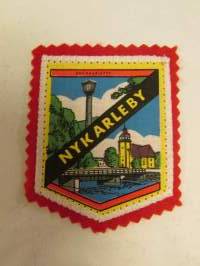 Nykarleby -kangasmerkki / matkailumerkki / hihamerkki / badge -pohjaväri punainen