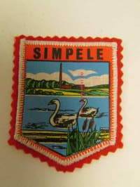Simpele -kangasmerkki / matkailumerkki / hihamerkki / badge -pohjaväri punainen