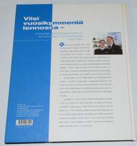 Viisi vuosikymmentä lennossa : Finnairin lentoemäntien ja stuerttien työn historia 1947-1997
