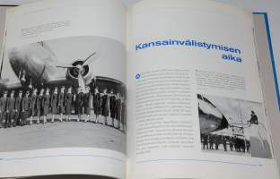 Viisi vuosikymmentä lennossa : Finnairin lentoemäntien ja stuerttien työn historia 1947-1997