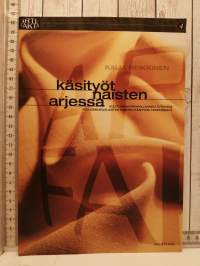 Käsityöt naisten arjessa