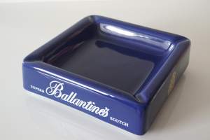 Ballantines  mainos viinamainos tuhkakuppi  posliinia 18x18x6 cm  Seton Pottery England