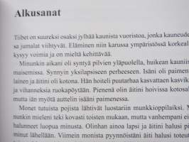 Vapautuminen syntymän ja kuoleman kiertokulusta - kirjoittajan elämä hengellisestä seurakuntalaisuudesta läheisten kuolemien kautta ulkoavaruuteen tutkimusmatkoille