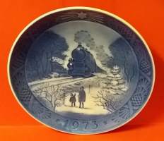 Joululautanen - Tanska vuosi 1973.  Posliinilautanen, seinälautanen, koristelautanen (Vintage Christmas Plate, Denmark Scandinavian Design, Jultallrik, Porcelain)