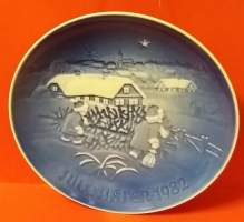 Joululautanen - Tanska vuosi 1982.  Posliinilautanen, seinälautanen, koristelautanen (Vintage Christmas Plate, Denmark Scandinavian Design, Jultallrik, Porcelain)