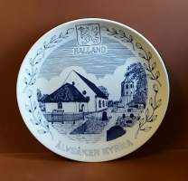 Keräilylautanen. Halland - Älvsåker kyrka.  Posliinilautanen, seinälautanen.(Sweden, Scandinavian porcelain, Ruotsi)