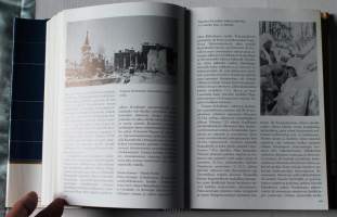 Talvisodan pikkujättiläinen, 1999. 1.p. Monipuolisen havainnollinen sota- ja poliittisen historian asiantuntijoiden kirjoittama tietopaketti 105 kunnian päivästä.