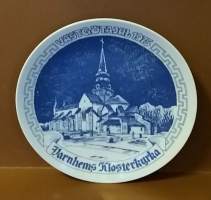 Joululautanen - Västgötajul 1975. Varnhems Klosterkyrka. (Posliini, Tanska , keräilylautanen (Vintage Christmas Plate,  Scandinavian Design, Jultallrik, Porcelain)