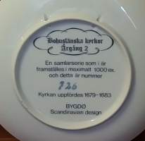 Joululautanen - Bohuslänsk Jul 1974. Kungälus Kyrka. Posliini, Tanska , keräilylautanen (Vintage Christmas Plate,  Scandinavian Design, Jultallrik, Porcelain)