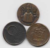 Postisäästöpankki 1866-1961  mitali 33 mm  (Kauko Räsänen) 2 kpk  ja  500 vuotta suomalaista kultasepäntaitoa/ S Eligius mitali 30 mm  taidemitali  yht 3 kpl
