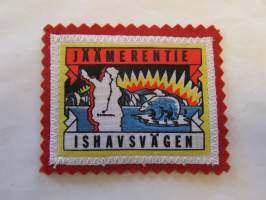 Jäämerentie -Ishavsvägen -kangasmerkki / matkailumerkki / hihamerkki / badge -pohjaväri punainen