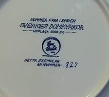 Keräilylautanen. Sveriges Domkyrkor - Skara Domkyrka. Posliini, seinälautanen. (Vintage, Ruotsi,  Scandinavian Porcelain, tallrik, collecting plate)