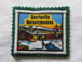 Saariselkä retkeilykeskus -kangasmerkki / matkailumerkki / hihamerkki / badge -pohjaväri vihreä