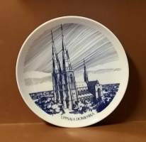 Keräilylautanen - Upsala Domkyrka. Posliini, seinälautanen. (Vintage, Ruotsi,  Scandinavian Porcelain, tallrik, collecting plate)