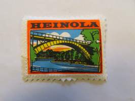 Heinola, keltainen silta -kangasmerkki / matkailumerkki / hihamerkki / badge -pohjaväri valkoinen