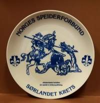 Keräilylautanen- Norges Speiderforbund - Sorlandest Krets. Posliini, seinälautanen. (Vintage, Tanska,  Scandinavian Porcelain, tallrik, collecting plate)