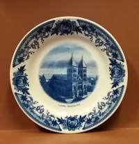 SAMLARTALLRIKAR - Lunds Domkyrka 1975. Keräilylautanen. Posliini, seinälautanen. (Vintage,  Scandinavian Porcelain, tallrik, collecting plate)