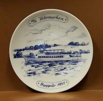 SAMLARTALLRIKAR - M/S Telemarken - Byggeår 1951. Keräilylautanen. Posliini, seinälautanen. (Vintage,  Scandinavian Porcelain, tallrik, collecting plate)
