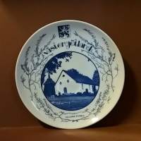 SAMLARTALLRIKAR - Hajoms kyrka - Västergötland. Keräilylautanen. Posliini, seinälautanen. (Vintage,  Scandinavian Porcelain, tallrik, collecting plate)