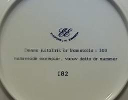 SAMLARTALLRIKAR - Jul i Oskarshamn 1977 - Döderhults kyrka. Keräilylautanen. Posliini, seinälautanen. (Vintage,  Scandinavian Porcelain, tallrik, collecting plate)