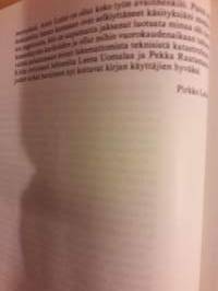 Joka kodin suomen kielen opas.Sisältö: Hyvää suomea / Pirkko Leino. Nykysuomen oikeinkirjoitussanakirja / toimittanut Rauni Vornanen.