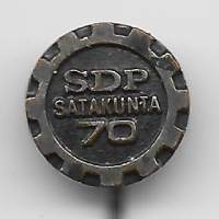 SDP Satakunta 70 neulamerkki  rintamerkki