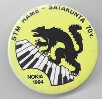 Suomen Työväen Musiikkiliitto ry (STM) Häme-Satakunta 70 v Noklia 1994 rintanappi  rintamerkki -