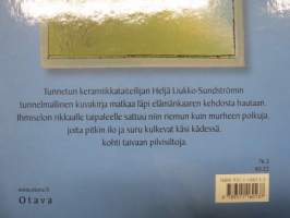 Korkeaalla päällä pilvien Puutarha Sininen - tunnelmallinen kuvakirja läpi elämän kaaren