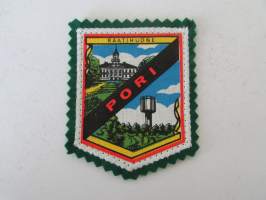 Pori - Raatihuone -kangasmerkki / matkailumerkki / hihamerkki / badge -pohjaväri vihreä