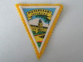 Pietarsaari - Jakobstad -kangasmerkki / matkailumerkki / hihamerkki / badge -pohjaväri keltainen