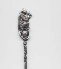 Figuriini apina coctail tikku  - vanhaa leimattua 0.900 sterling hopeaa