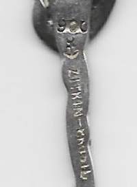 Figuriini apina coctail tikku  - vanhaa leimattua 0.900 sterling hopeaa