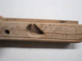 Höylänrunko, valmistunut / signeerattu 21.4.1799