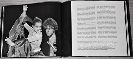 Meitä ynnä näytelmää suopeasti sietäkää  Tikkurilan teatteri 50 vuotta