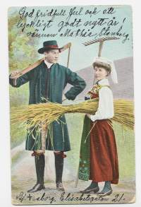 Elonkorjaajat   - postikortti kansallispukupostikortti  kulkenut 1910
